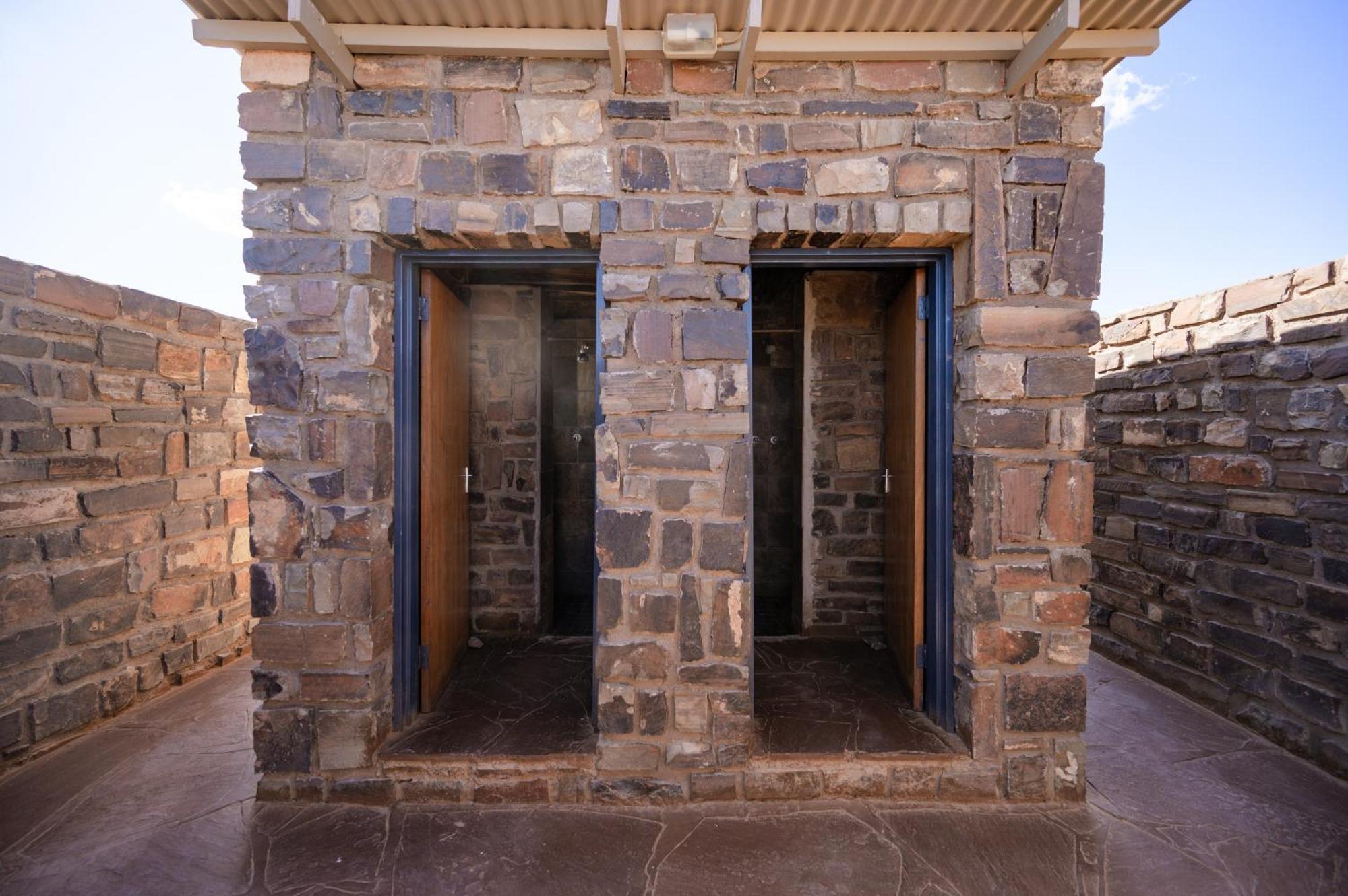 Canyon Roadhouse Campsite Fish River Canyon الغرفة الصورة